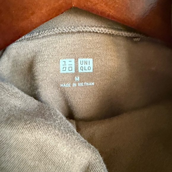 Uniqlo Cocoa Brown Turtleneck Sweater (Size M) - Picture 2 of 5